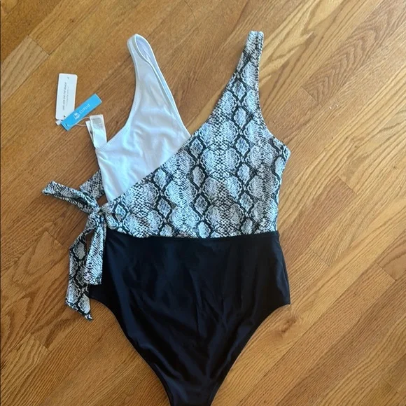 Cupshe Snakeskin and Black One-Piece Swimsuit large - Picture 3 of 5